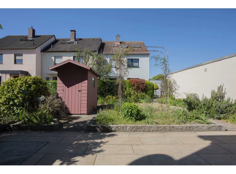Terrasse mit Garten