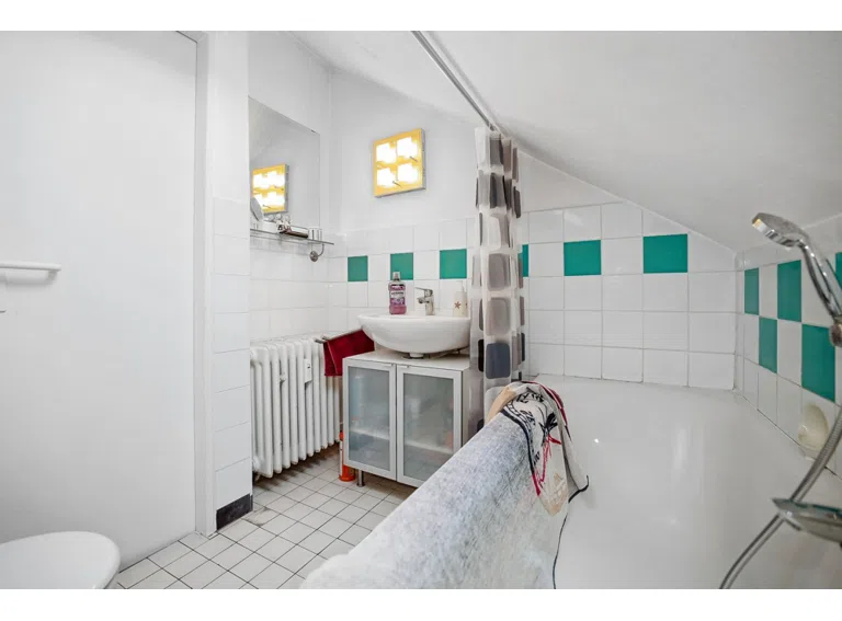 Badezimmer DG Rechts