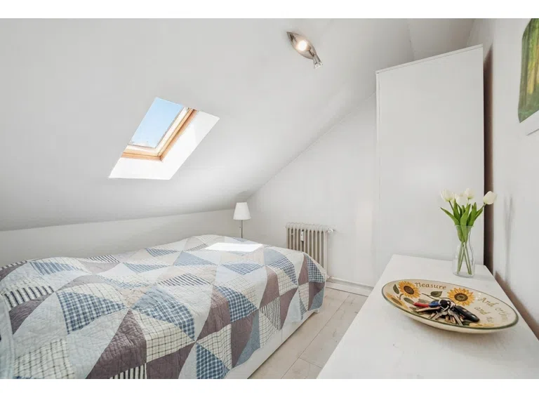 Schlafzimmer DG Rechts