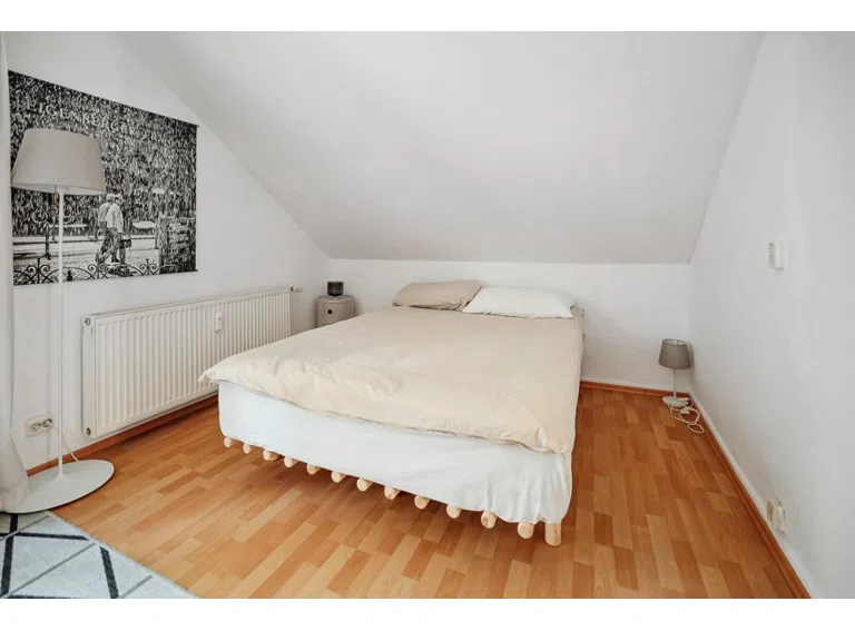 Schlafzimmer DG Links