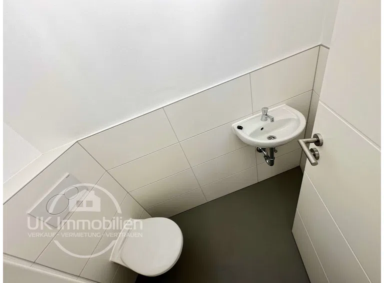 Treppenhaus-WC 1.OG