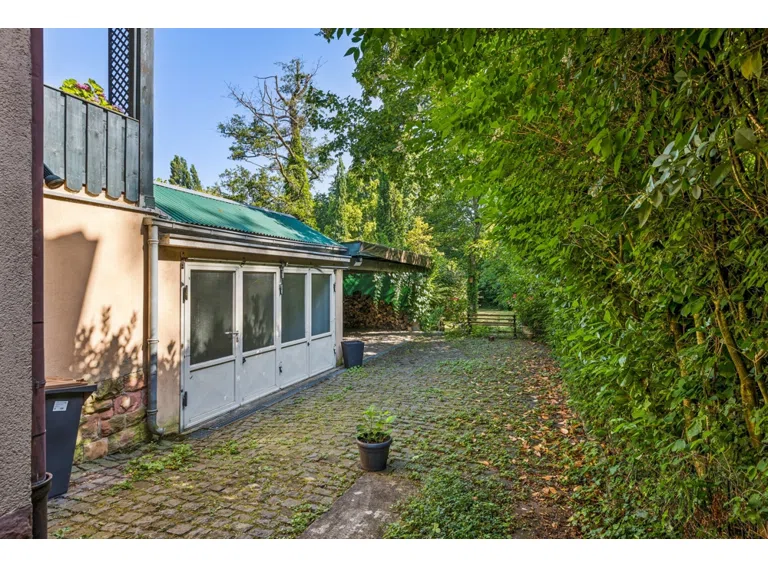 Carport und Garage