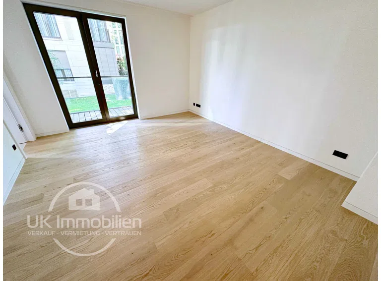 Kind-3 m. Balkon