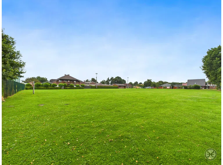 Sportplatz & Potenzialgrundstück