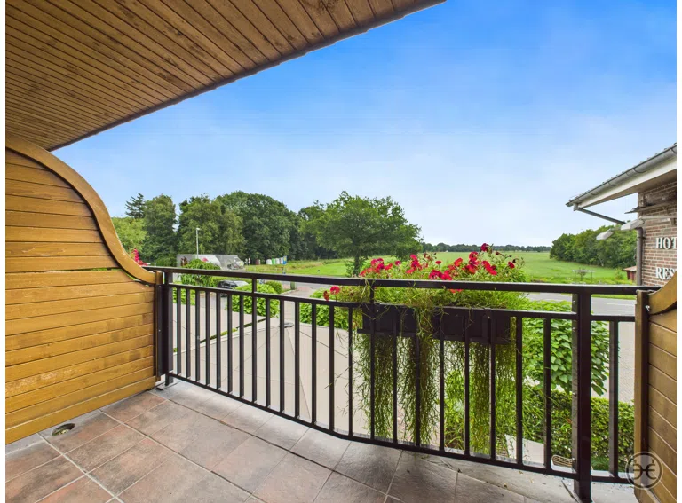 Hotelzimmer mit Balkon