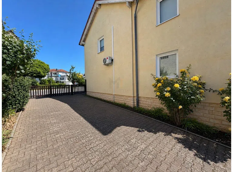 Einfahrt (Seitenstraße)