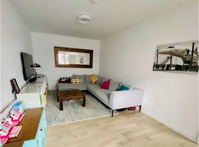 Arbeits-/Schlafzimmer