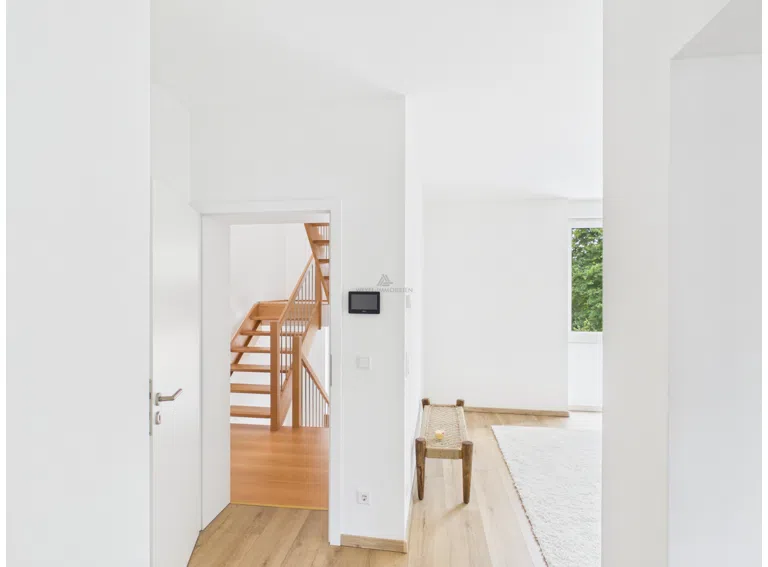 Diele mit offener Treppe