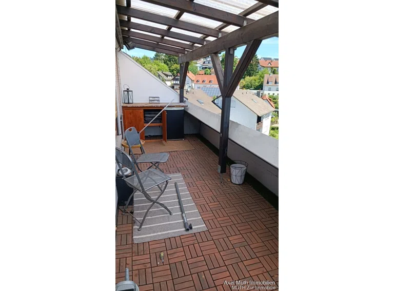 überdachter Balkon