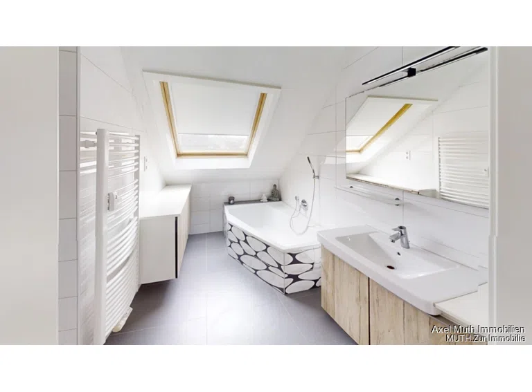 Modernes Badezimmer
