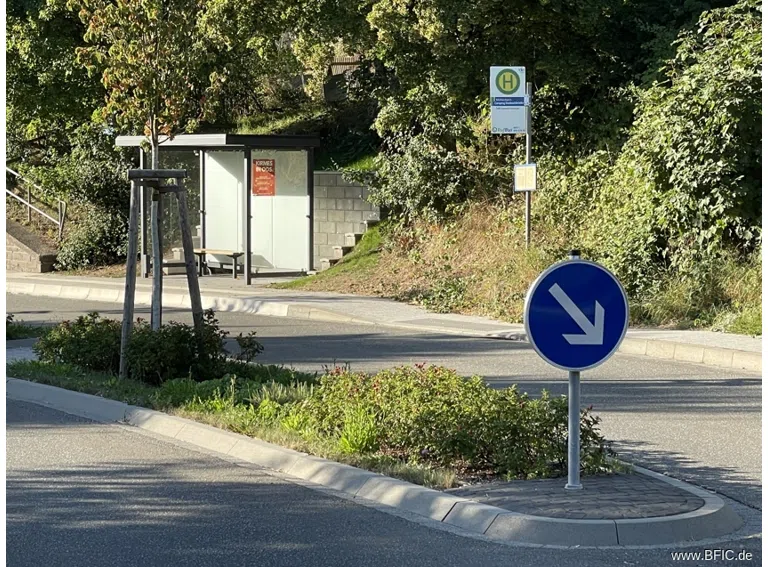 Bushaltestelle 100m