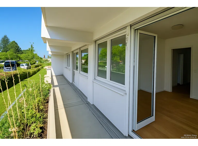 Großer Balkon im Sommer