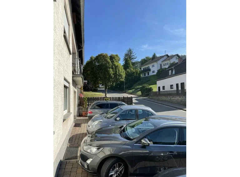 3 Außenparkplätze