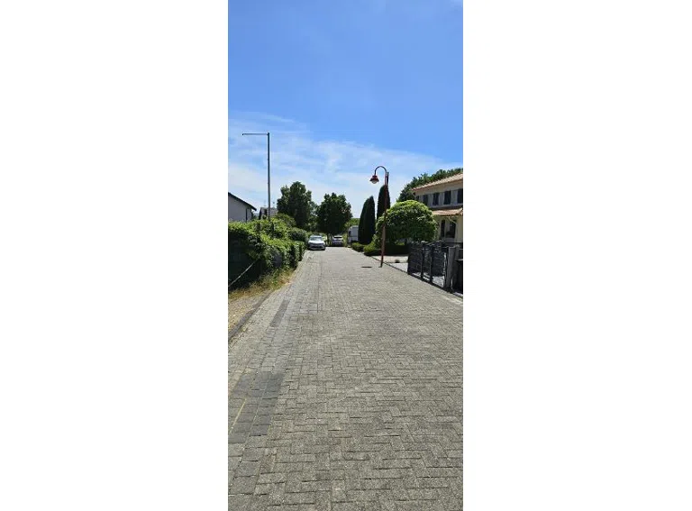 2 Straße (Blick abwärts)