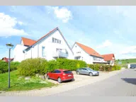 Titelbild für Die moderne 2-Zimmer-Wohnung liegt im Dachgeschoss eines gepflegten Mehrfamilienhauses in