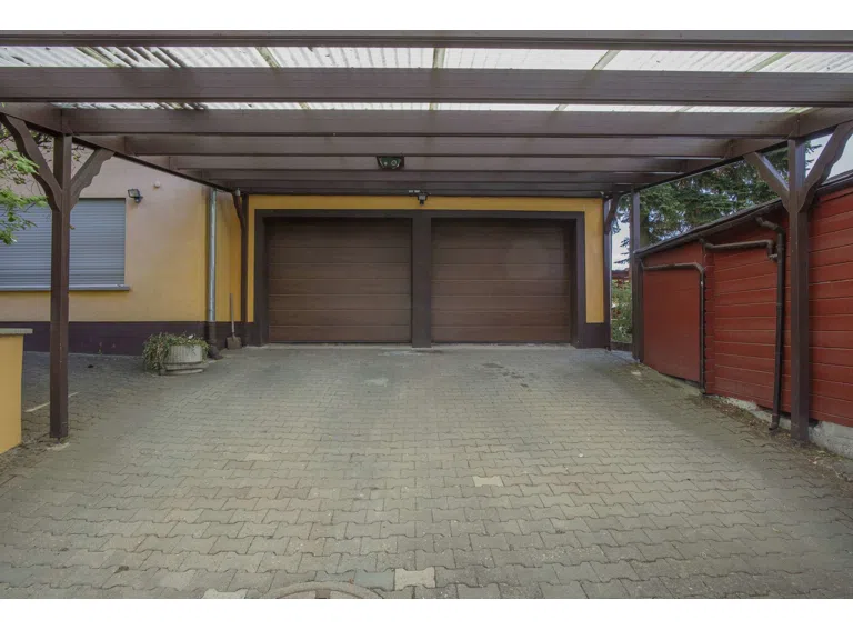 Carport und Garagen