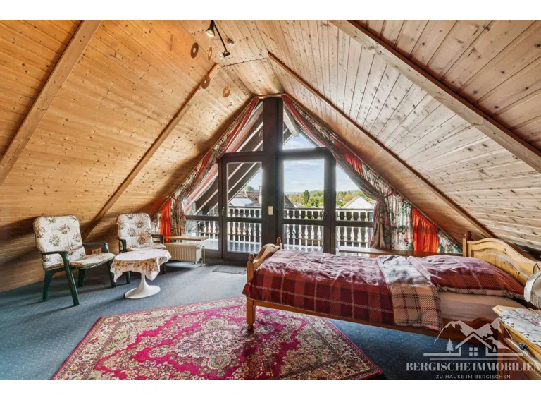 DG - Wohn-Schlafzimmer mit Loggia