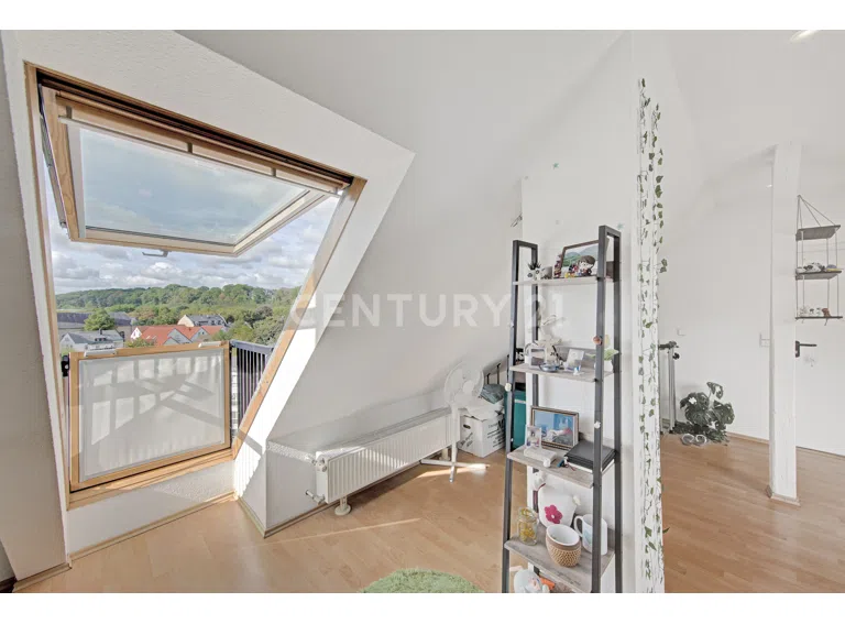 Schlafzimmer Spitzboden mit Klappbalkon