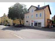 Titelbild für Das Wohn- und Geschäftshaus samt Nebengebäude wurde Anfang 1900 erbaut