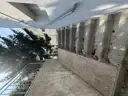 hier geht es mit dem Fahrrad auch aus dem Keller mit einer bequemen Rampe