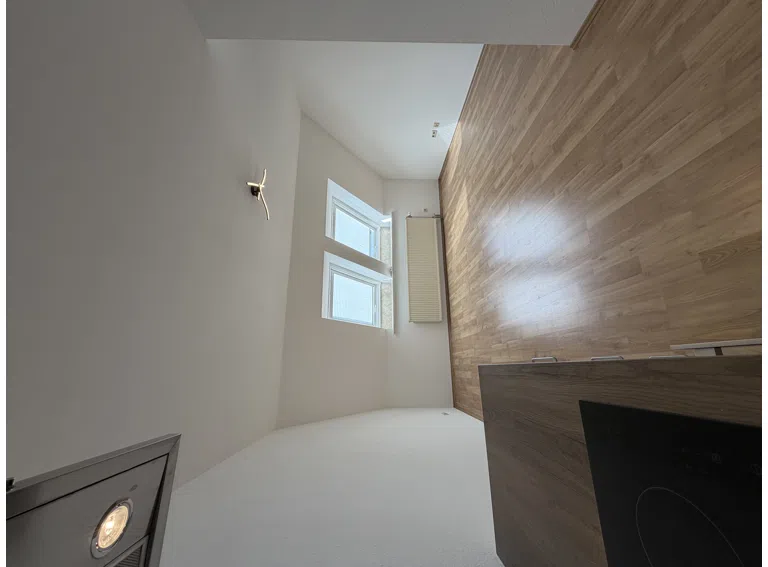 Blick ins Wohn-Esszimmer unmöbliert