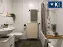 Bad mit Wanne und Duschmöglichkeit