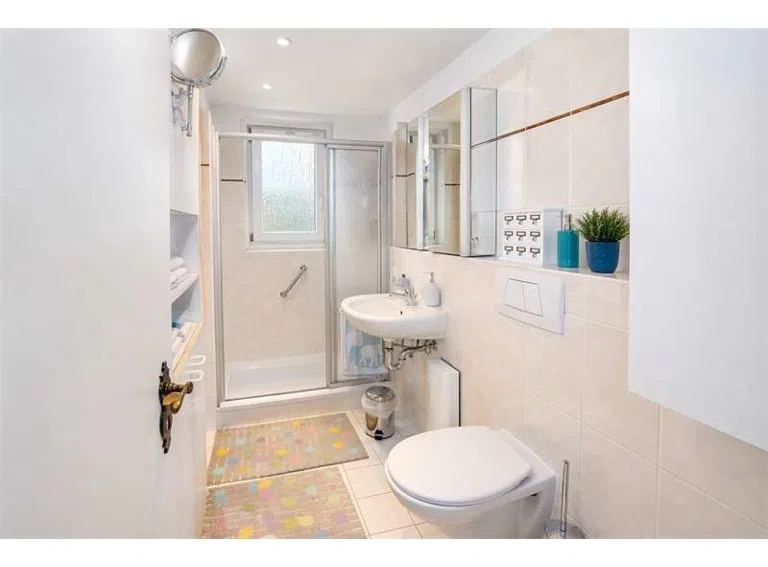 Badezimmer 1