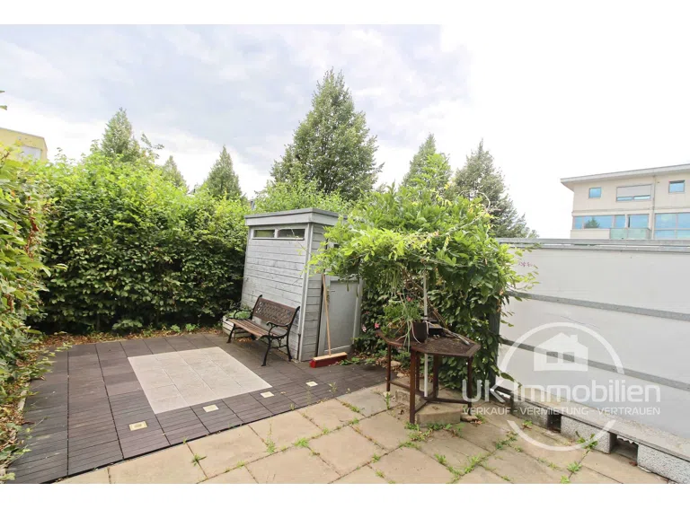 Terrasse + Gartenhütte