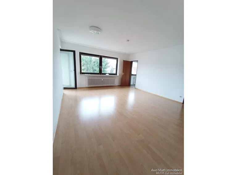 Wohnzimmer mit Zugang Balkon