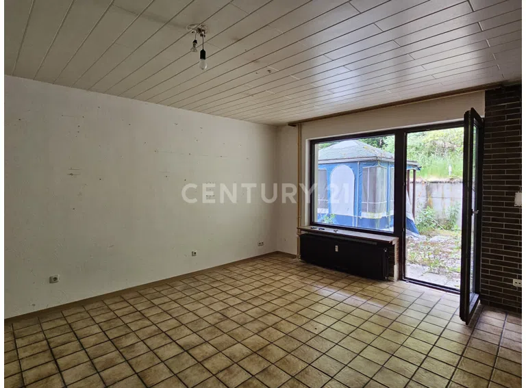 Erdgeschoss-rechts-Wohnzimmer