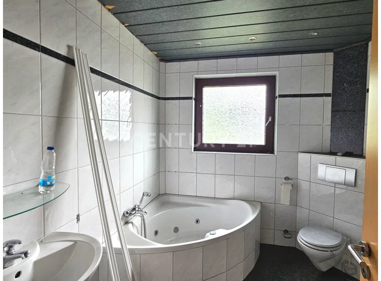 1. Obergeschoss-rechts-Bad