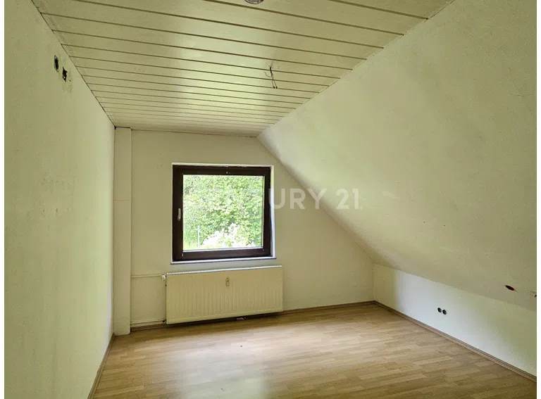 Dachgeschoss-rechts-Schlafzimmer