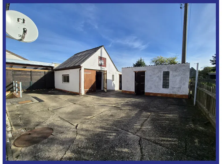Hpfmit Blick zur Garage