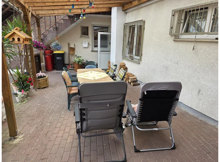 Terrasse zwischen den Häusern