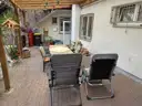 Terrasse zwischen den Häusern