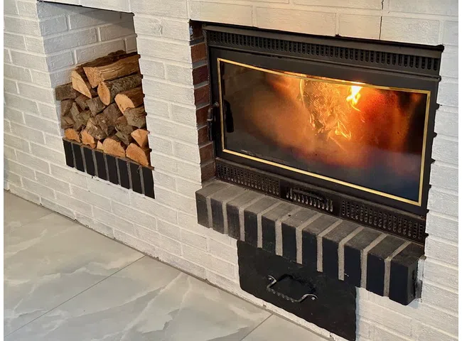 Kamin befeuert