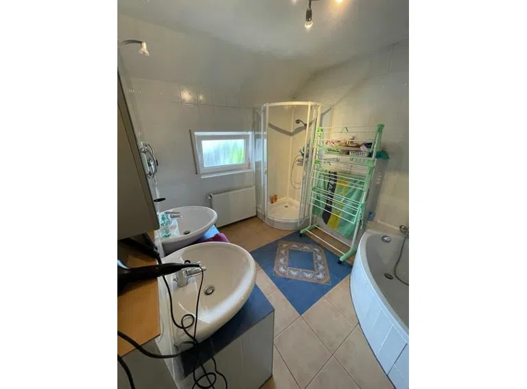 28 HH Bad - Eckbadewanne - DU