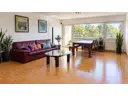 Wohnzimmer_mit_verschobenem_Sofa