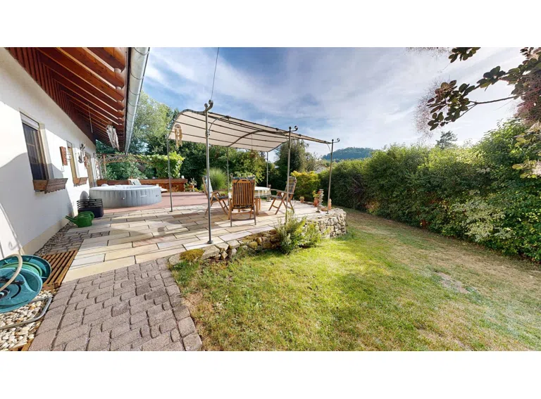 Terrasse mit Pavillon