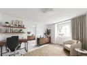 Büro im KG mit KI gestaged