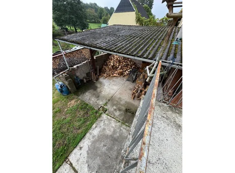 5 Holzlager mit Stallzugang
