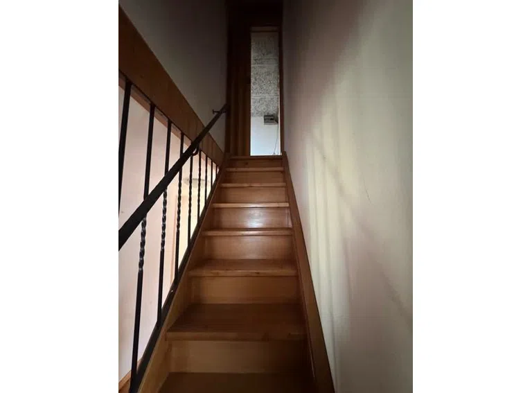 35 Treppe zum DG
