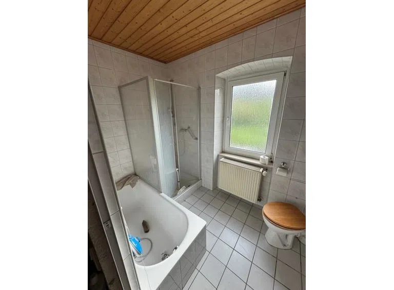 11 EG Wanne Dusche WC