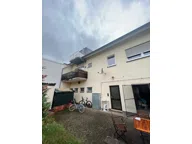 Titelbild für Im Zentrum dieser Stadt steht dieses Zweifamilienhaus mit Gewerbeeinheit um