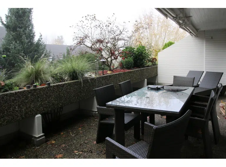 Terrasse vom Wohnzimmer her