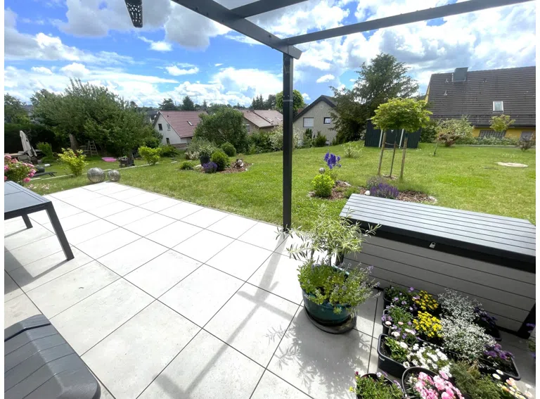 Terrasse mit Garten