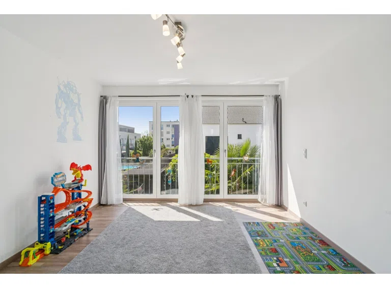Kinderzimmer - Blick zum Fenster