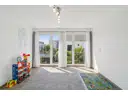 Kinderzimmer - Blick zum Fenster