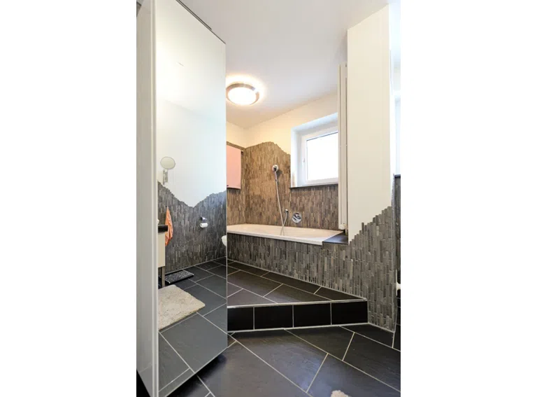 Badezimmer mit Wanne