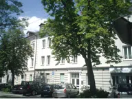 Titelbild für Die WG-geeignete 3-Zimmer-Wohnung ist mit Laminatböden und im Bad mit